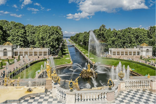 Петергоф — одно из самых красивых мест в Санкт-Петербурге Петергоф — одно из самых красивых мест в Санкт-Петербурге