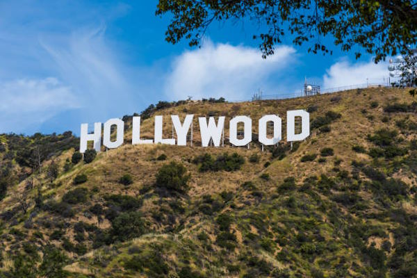 Знаменитый знак Hollywood: икона кино и символ Лос-Анджелеса Знаменитый знак Hollywood: икона кино и символ Лос-Анджелеса